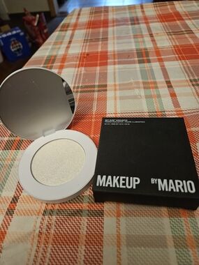 MAKEUP by MARIO White Highlighter Compact Im Opal- NIB